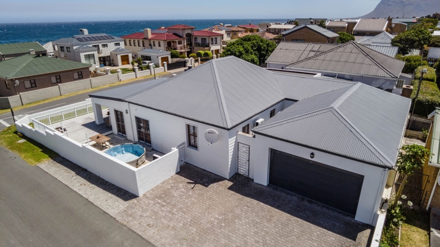 4 Bedroom Property for Sale in Kleinmond Western Cape